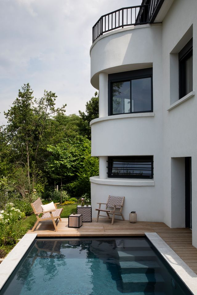 garden with pool Art Deco house near Paris Photo: ©Pauline Legoff garden with pool Art Deco house near Paris Photo: ©Pauline Legoff