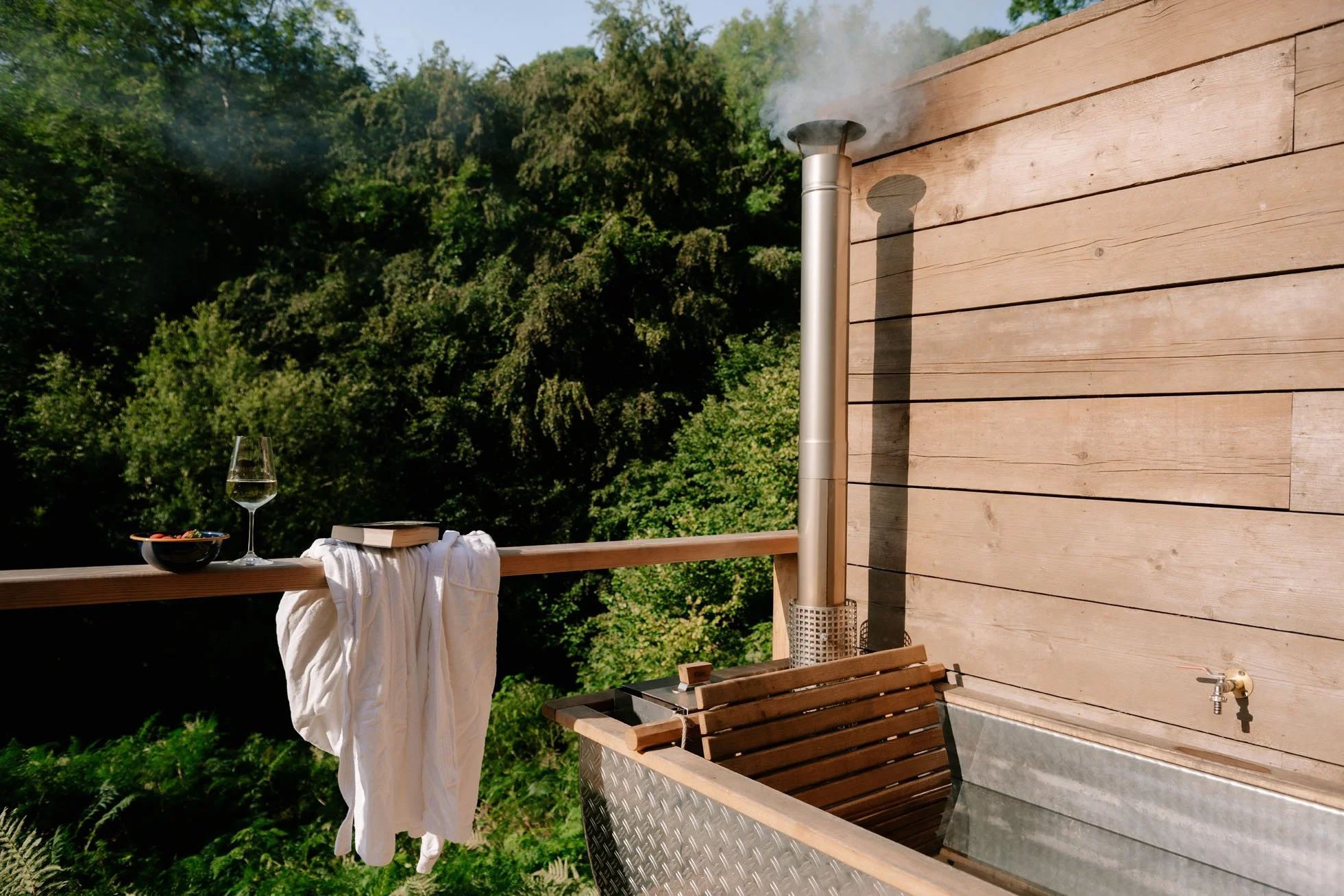 outdoor bathtub small house UKAI by HÁM Interiors