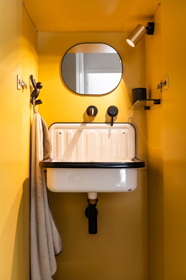 hiden yellow bathroom in cupboard Photo: ©Julien Pepy hiden yellow bathroom in cupboard Photo: ©Julien Pepy