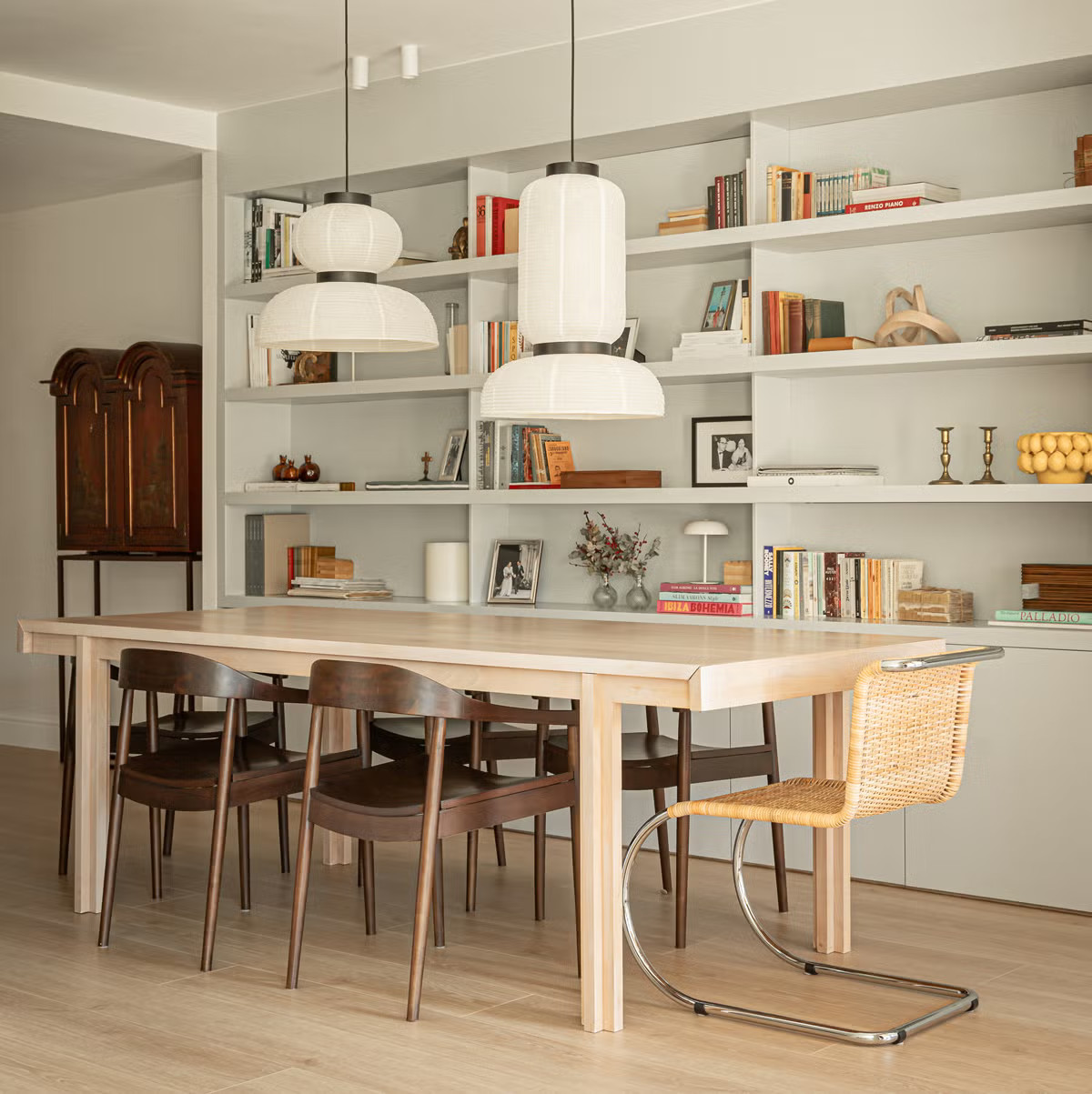 dining room contemporary decor apartement in central Madrid dining room contemporary decor apartement in central Madrid