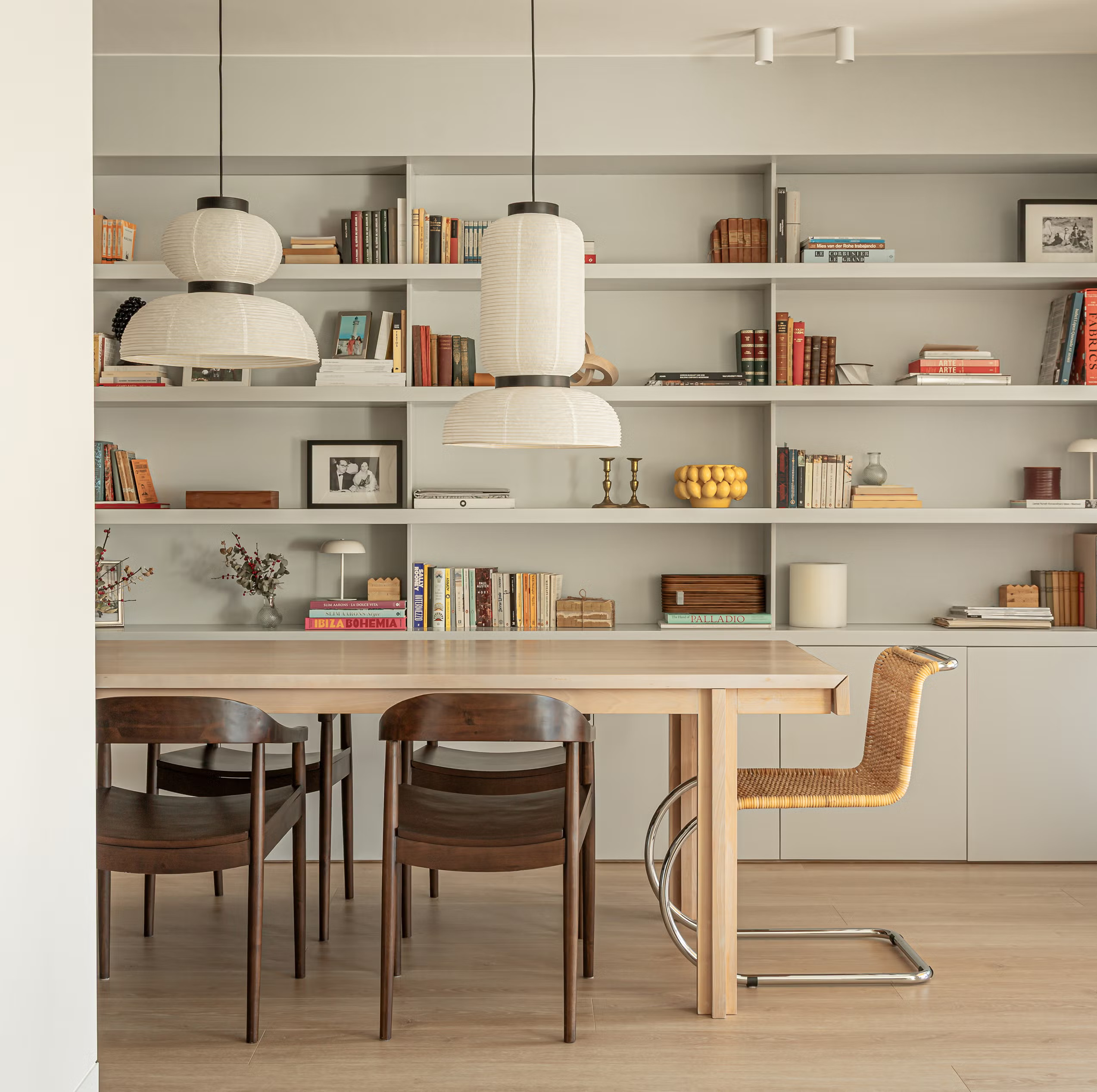 dining room contemporary decor apartement in central Madrid dining room contemporary decor apartement in central Madrid