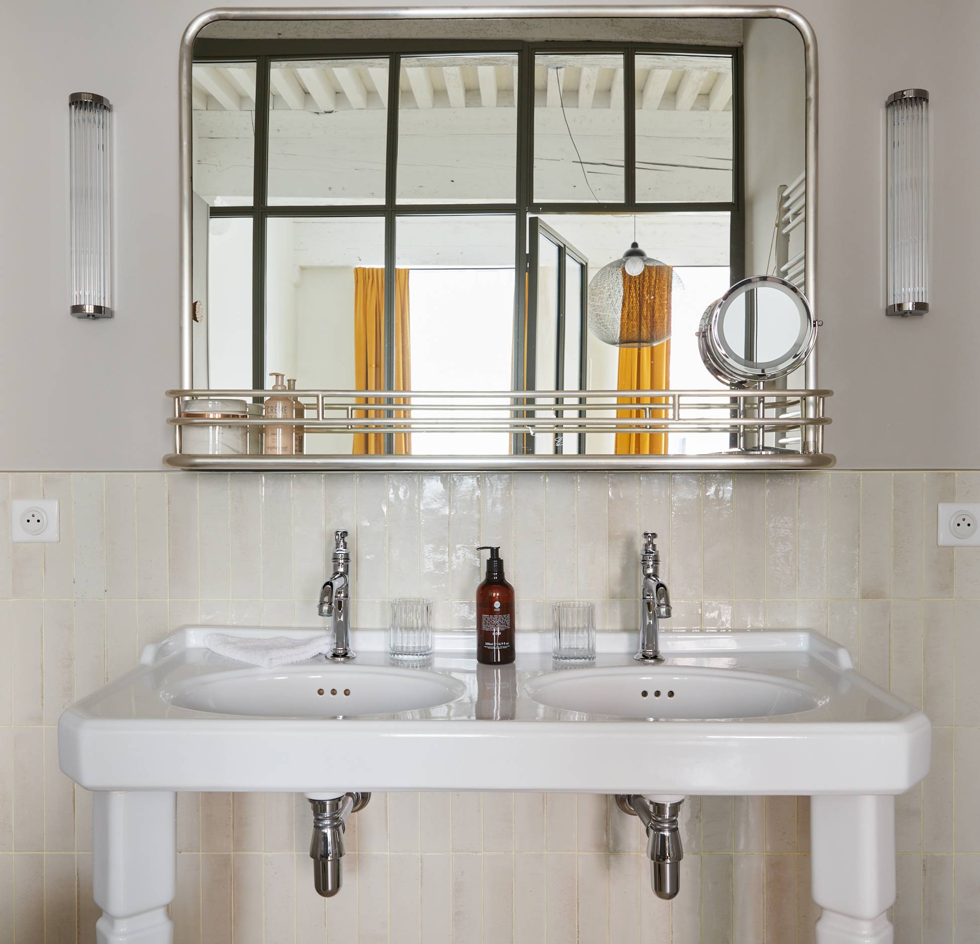 vintage bathroom 18th-century house France Arbois Jura La Closerie des Capucines