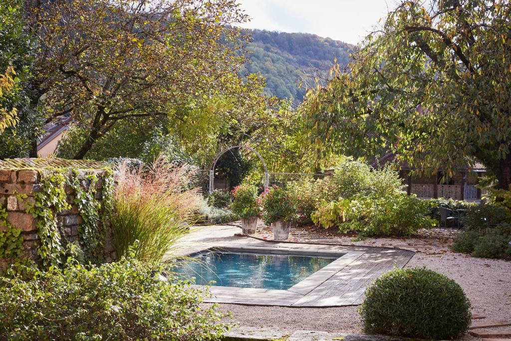 garden with pool 18th-century house France Arbois Jura La Closerie des Capucines