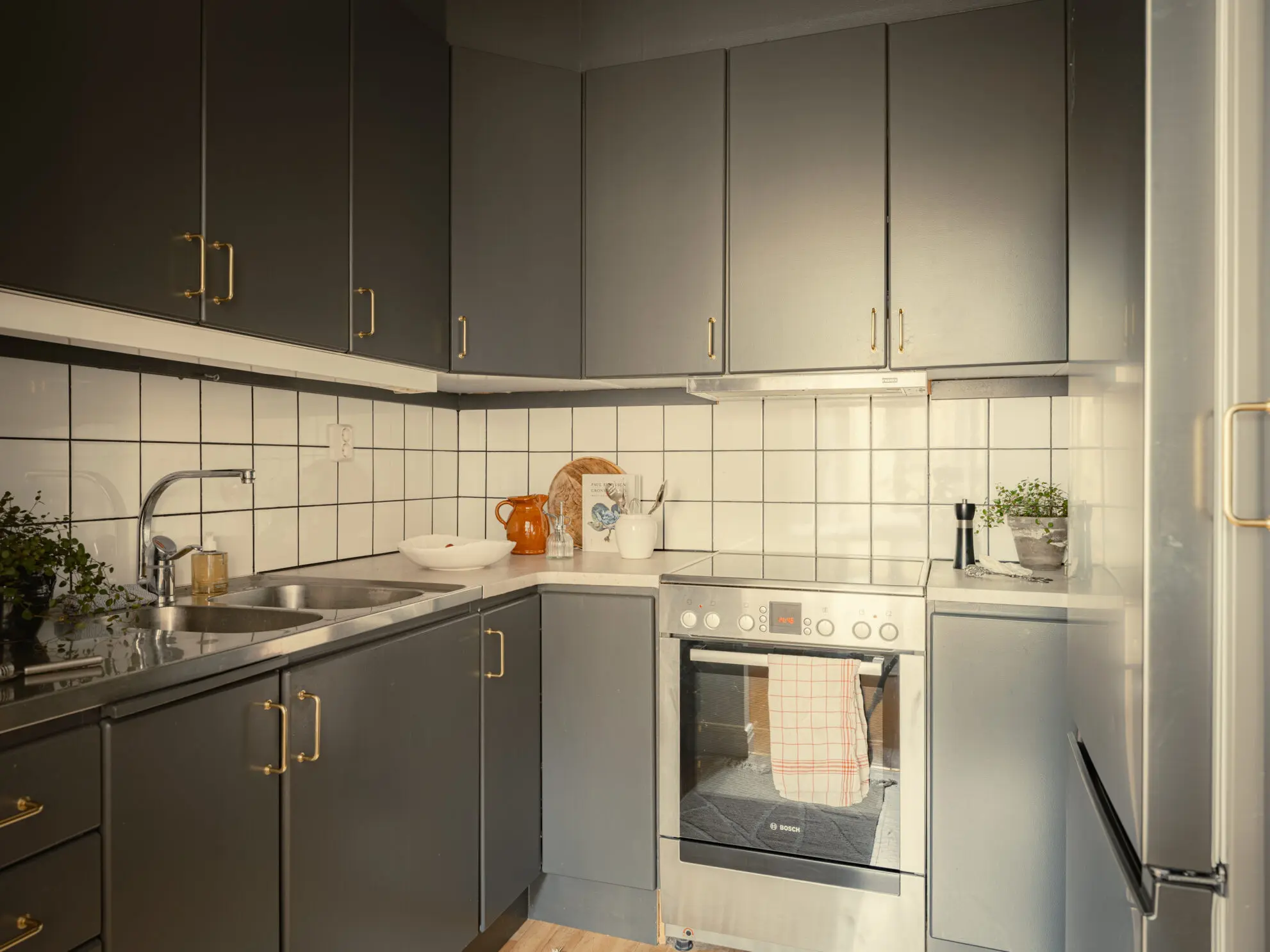 gray kitchen