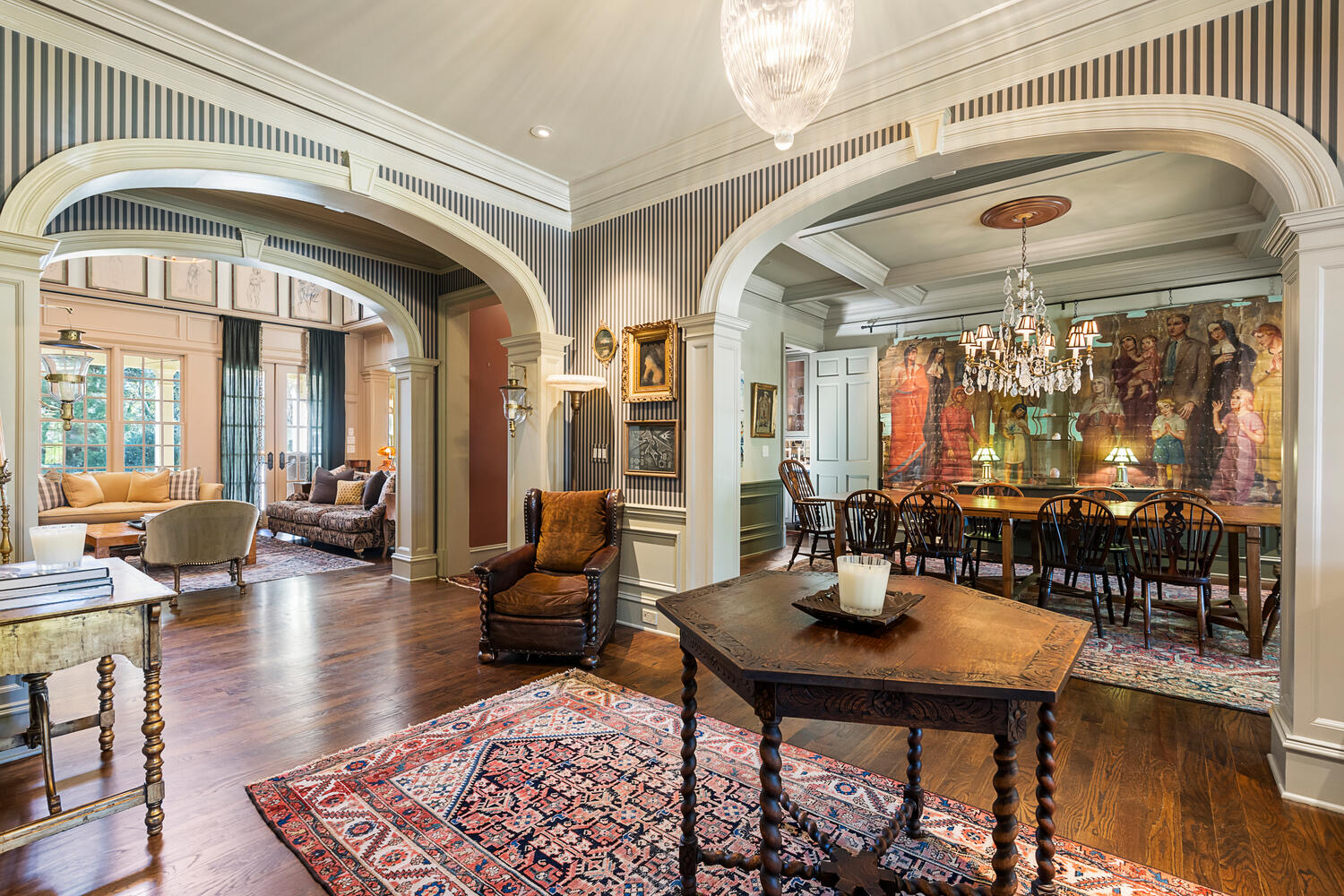 living and dining room Josh Brolin living and dining room Josh Brolin 's house in Atlanta
