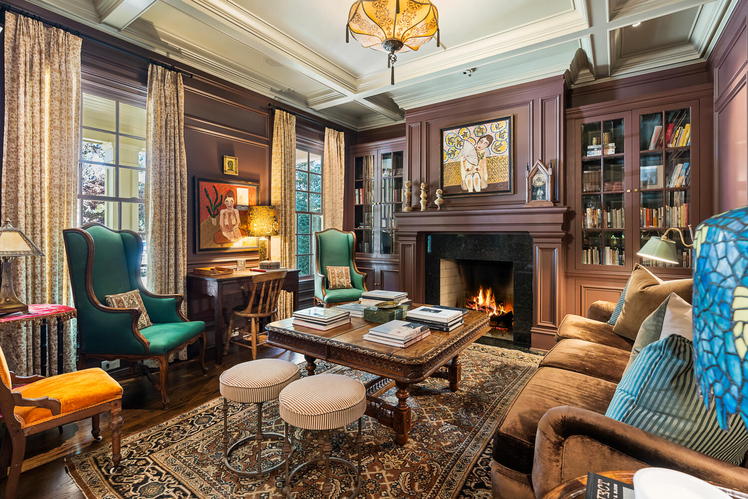 living room with fireplace Josh Brolin living room with fireplace Josh Brolin 's house in Atlanta