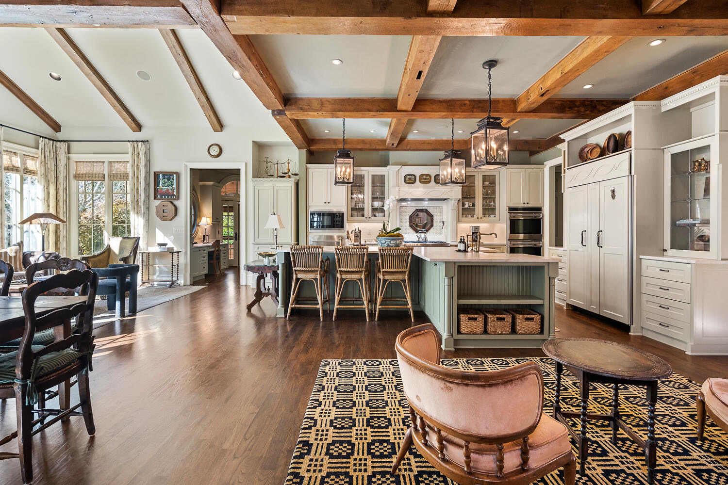 dining room and country style kitchen with beams Josh Brolin dining room and country style kitchen with beams Josh Brolin 's house in Atlanta