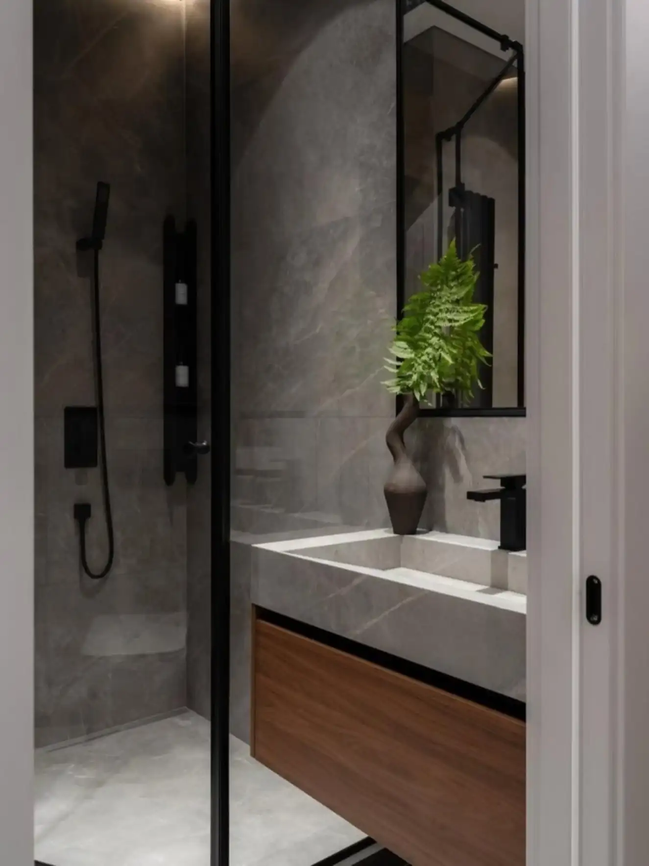 salle de bain avec douche italienne décoration design grise studio 30m2