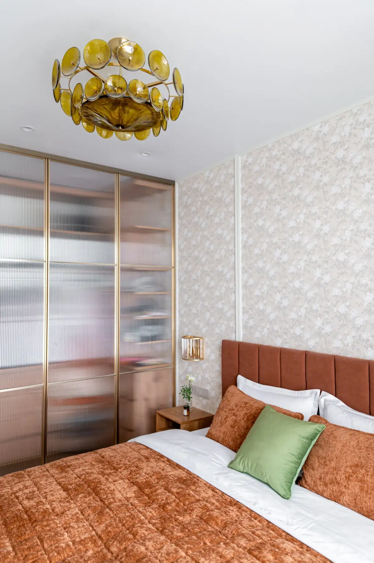 bedroom 61sqm two-room apartement contemporary decor glazed bathroom bedroom 61sqm two-room apartement contemporary decor glazed bathroom
