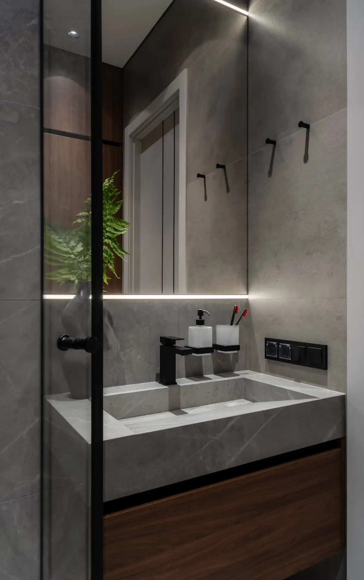 salle de bain avec douche italienne décoration design grise studio 30m2
