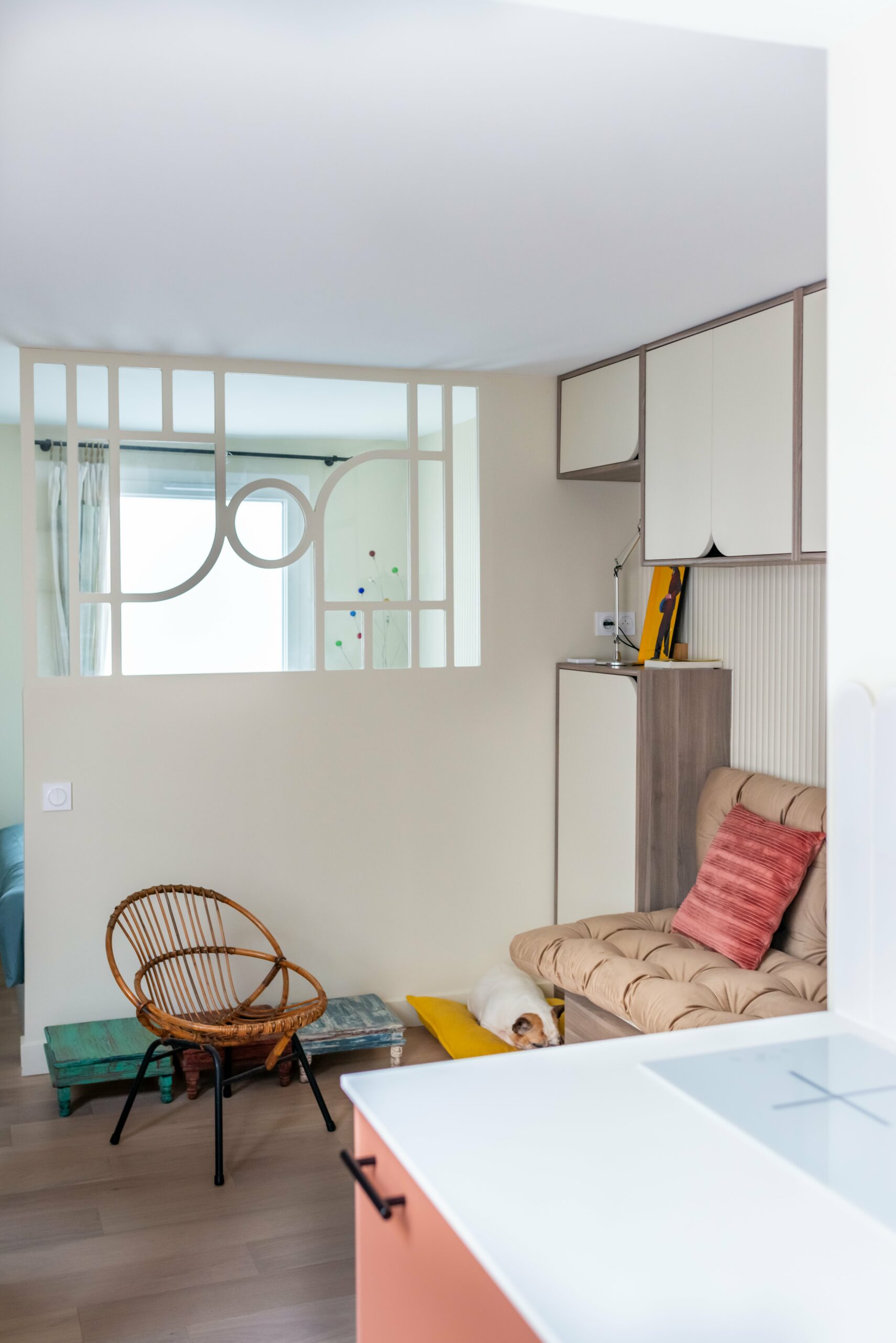living room with glass partition Photo : © Marie de Smilzz