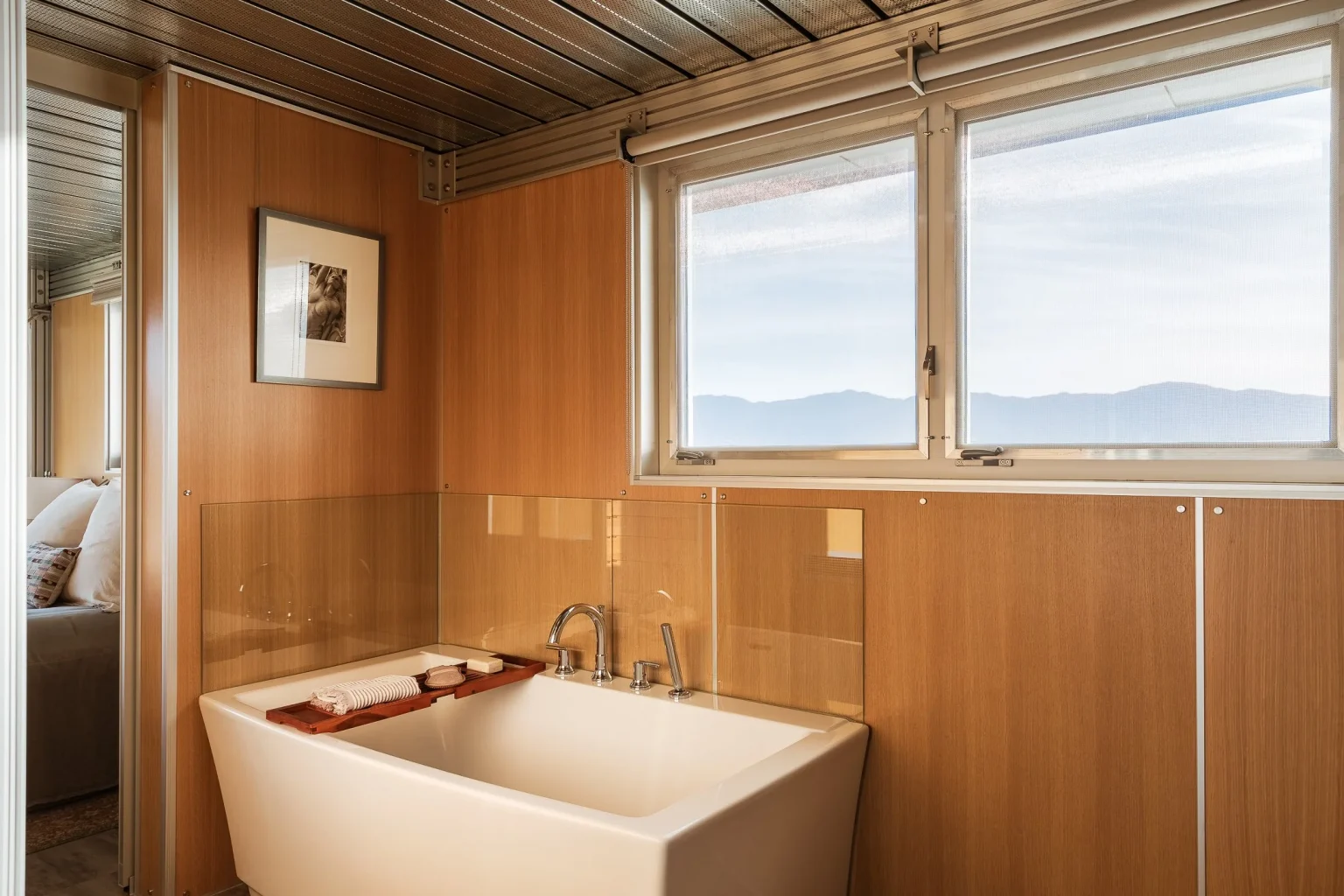 salle de bain maison de verre iT House Linda Taalman désert californien