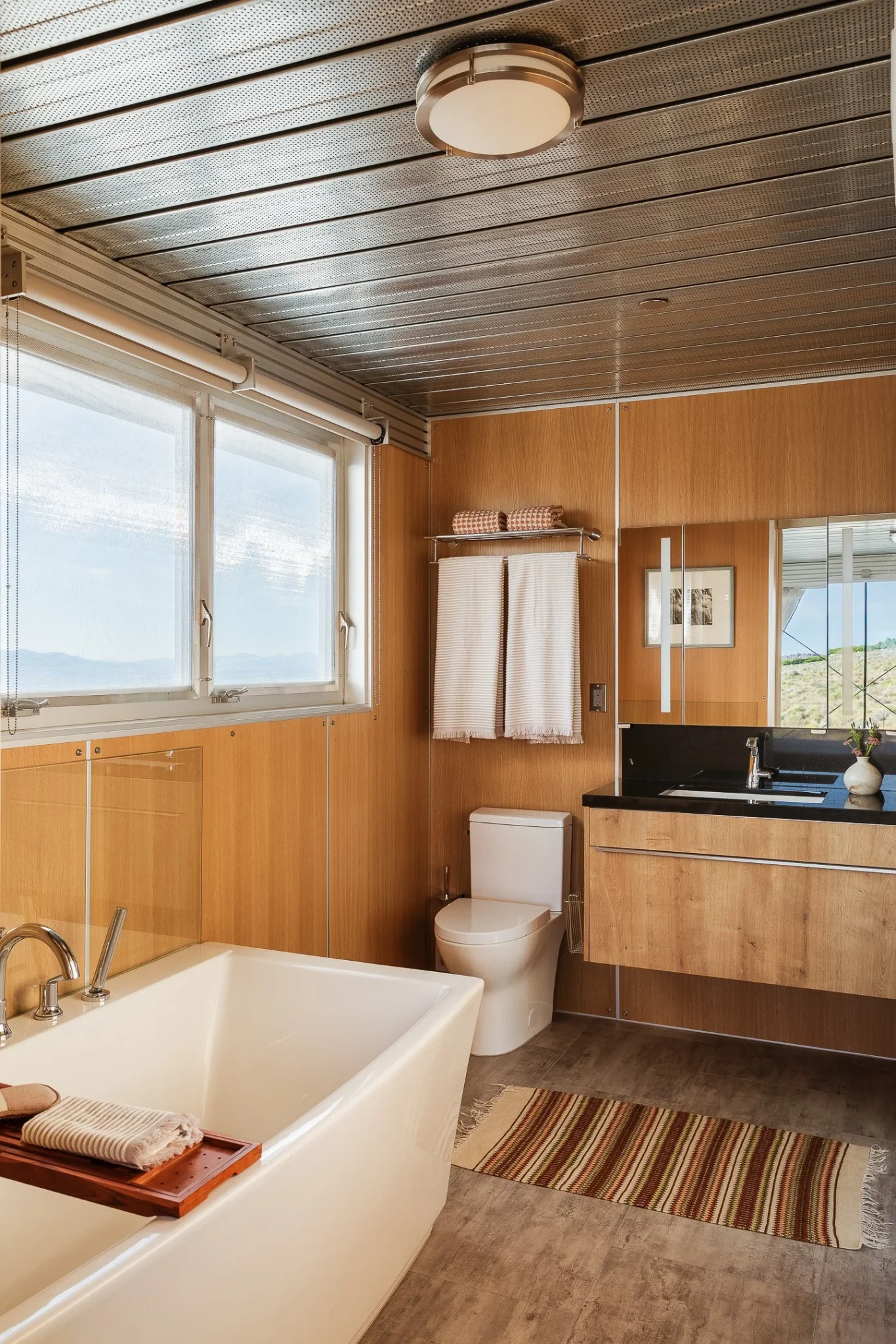 salle de bain maison de verre iT House Linda Taalman désert californien