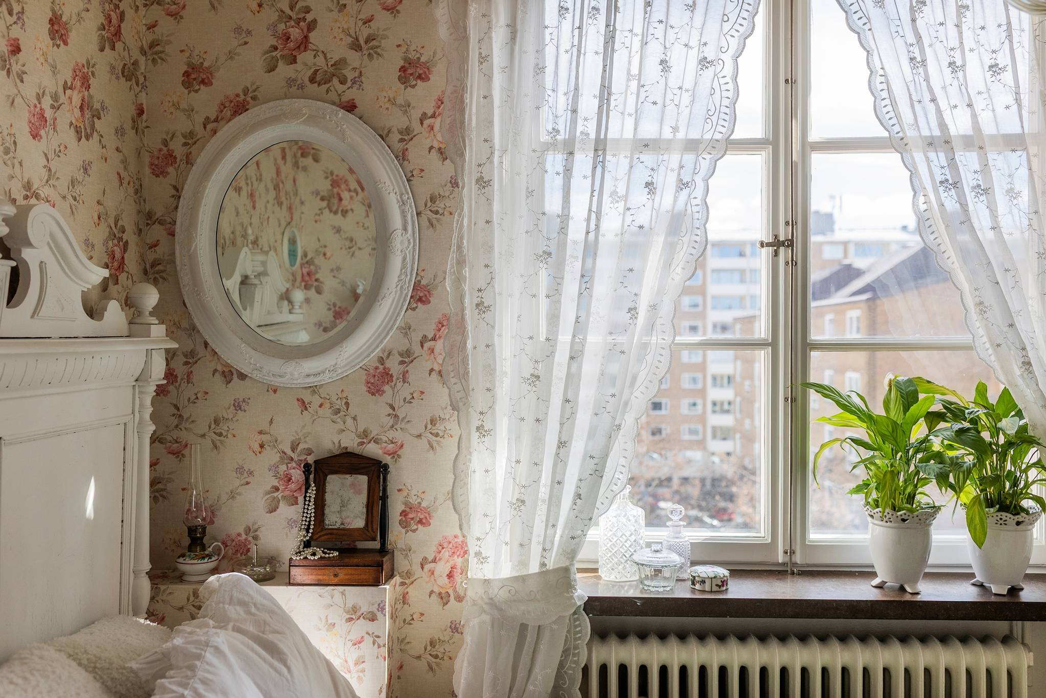 bedroom with floral wallpaper country chic style bedroom with floral wallpaper country chic style