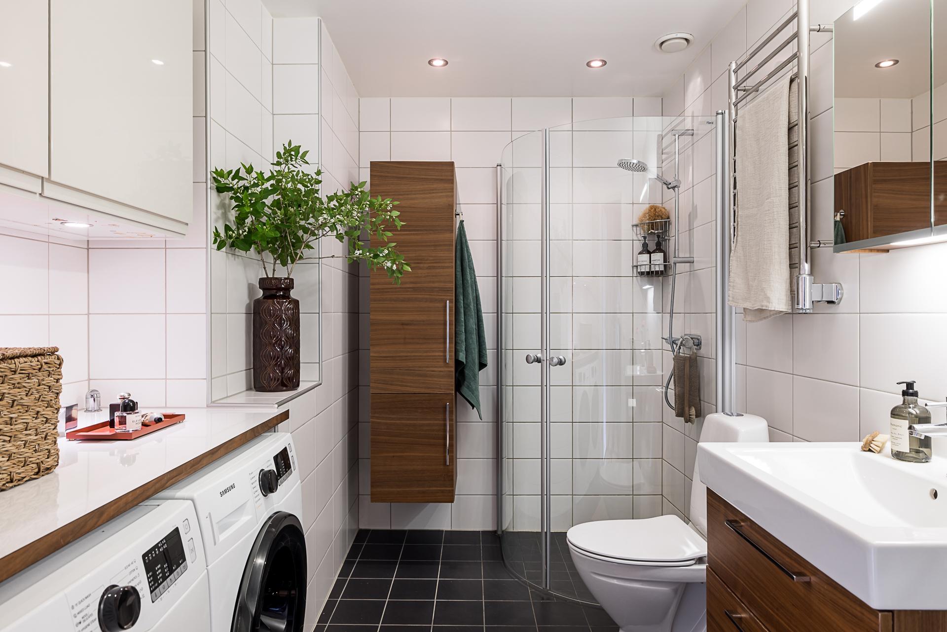 white and modern bathroom