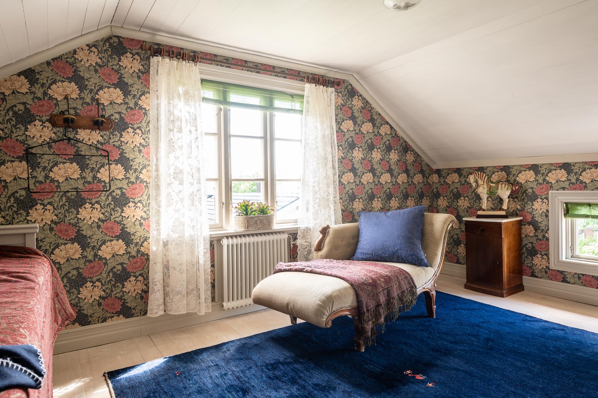 bedroom with floral wallpaper vintage and scandinavian decor