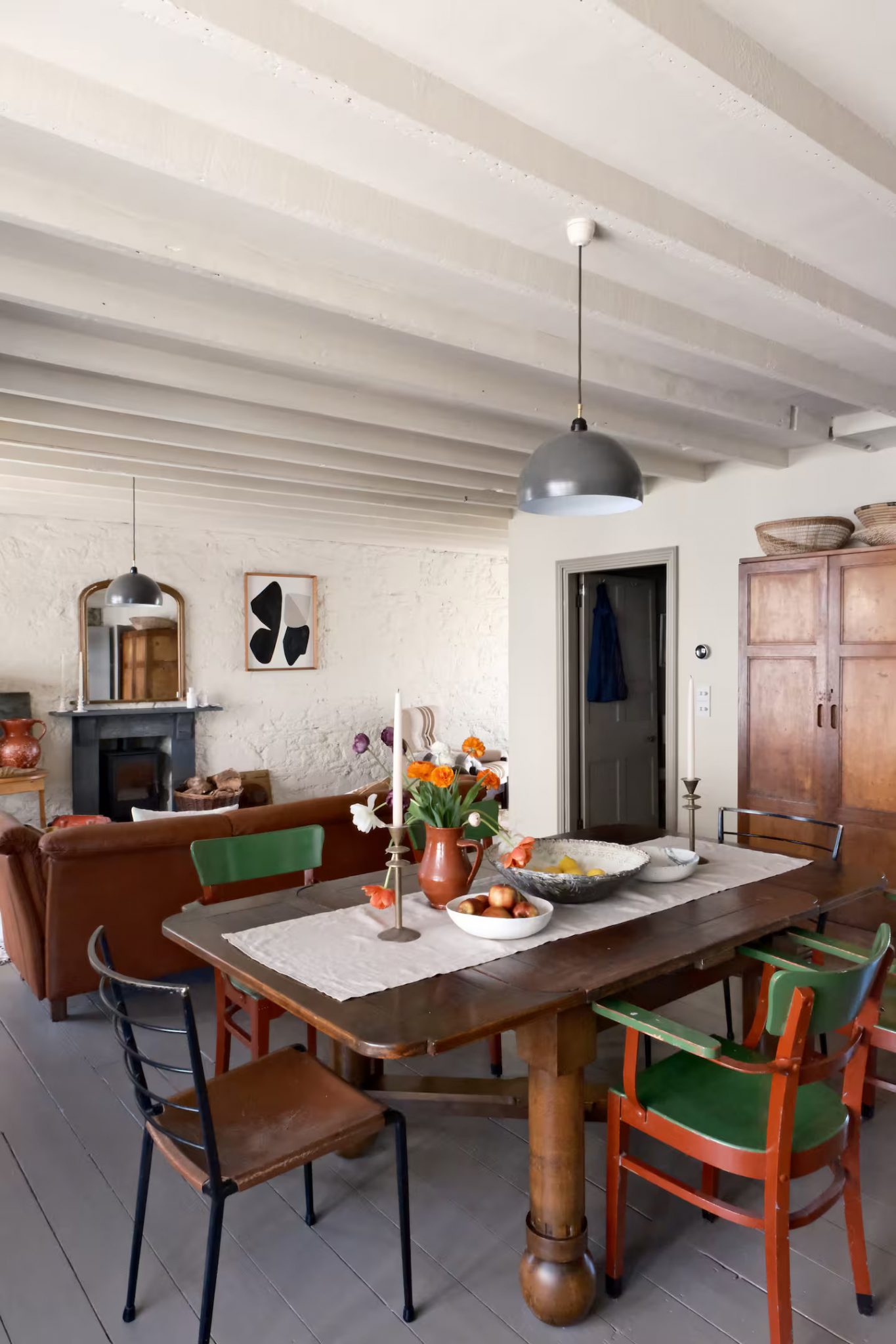 salle à manger et salon avec cheminée décoration vintage maison Pays de Galles Ty Clai