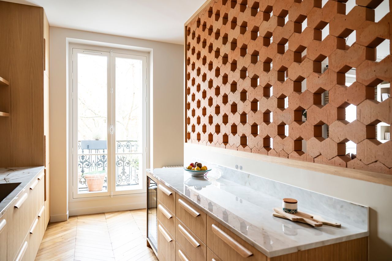 kitchen with Hives brick screen by Mutina renovated Haussmann-style apartment Paris Photo: © Julien Pépy
