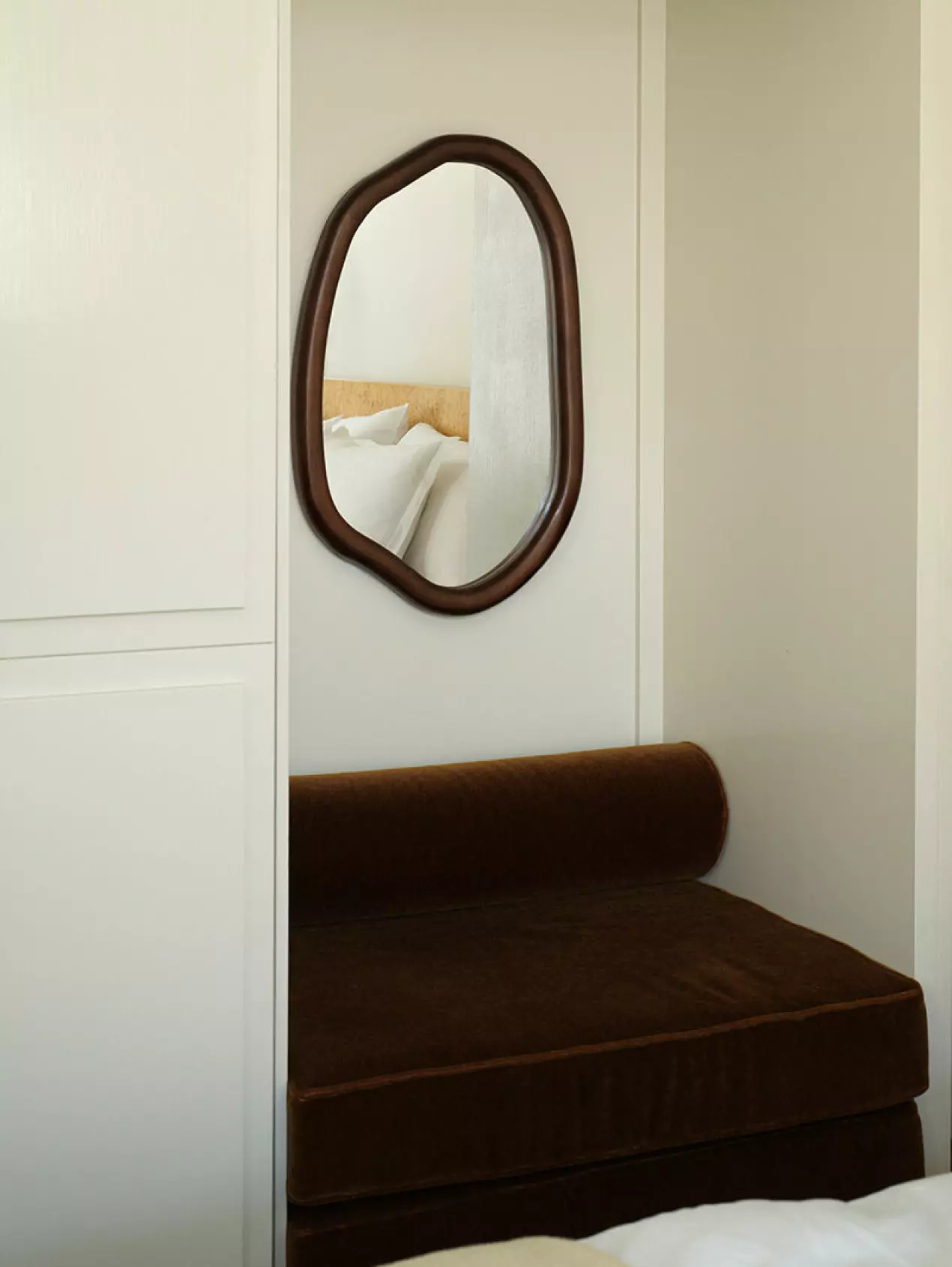 chambre contemporaine couleurs déco Automne 2026 minimalisme parisien chambre contemporaine couleurs déco Automne 2026 minimalisme parisien