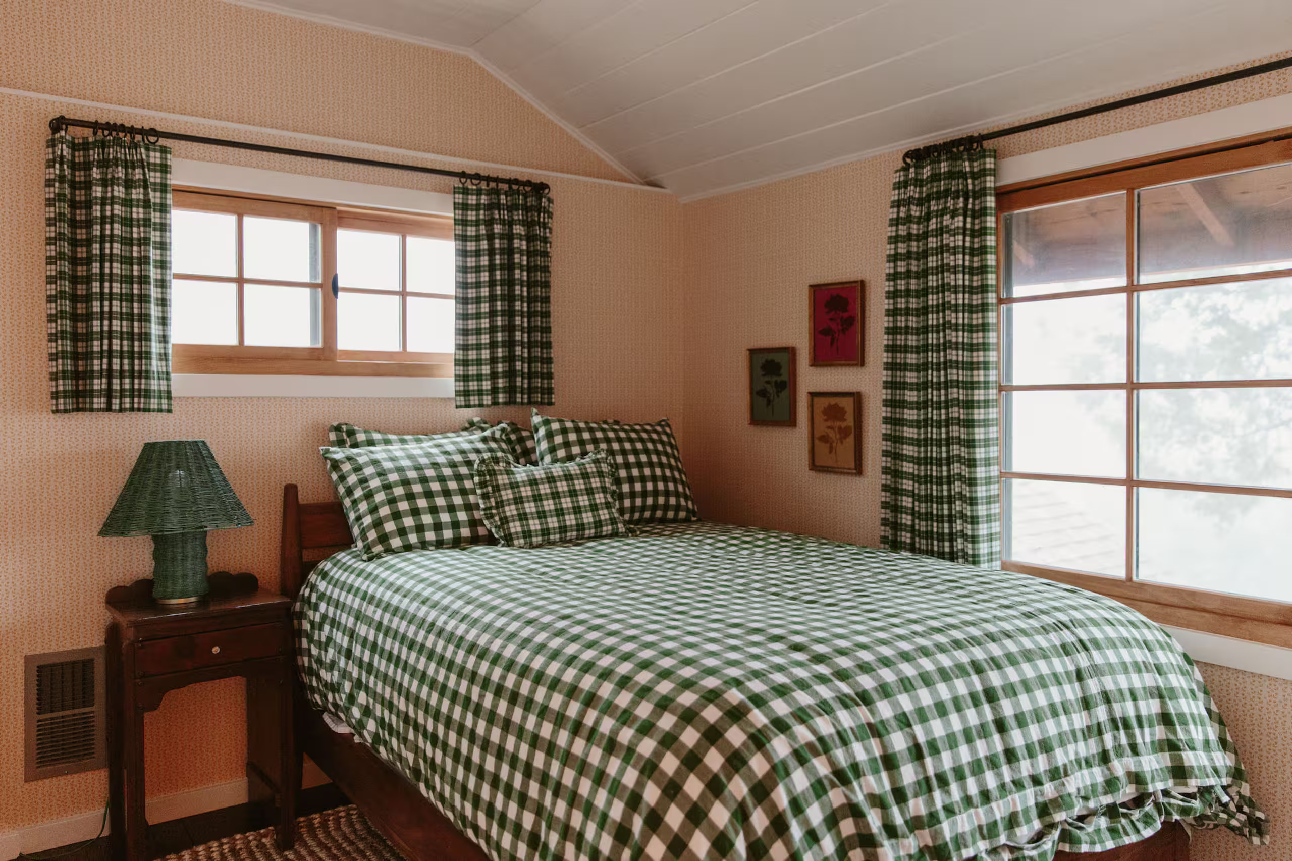 chambre verte style cottagecore avec tissy Vichy