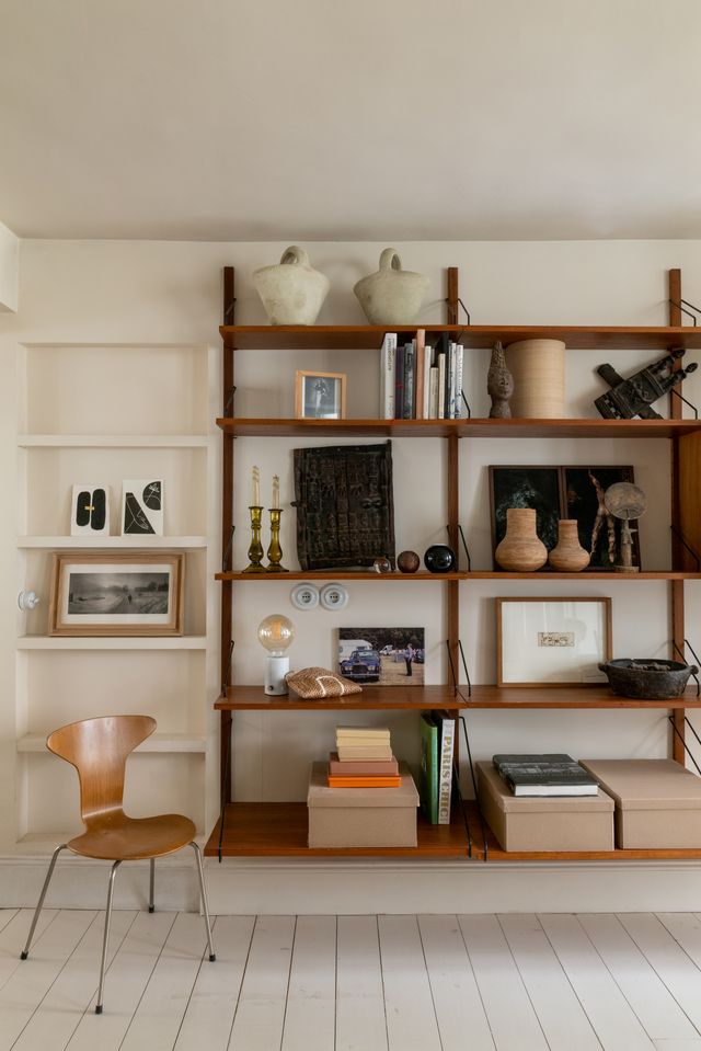 living room contemporary and mid-century decor apartment in Paris Bastille Photo : © Agathe Tissier living room contemporary and mid-century decor apartment in Paris Bastille Photo : © Agathe Tissier
