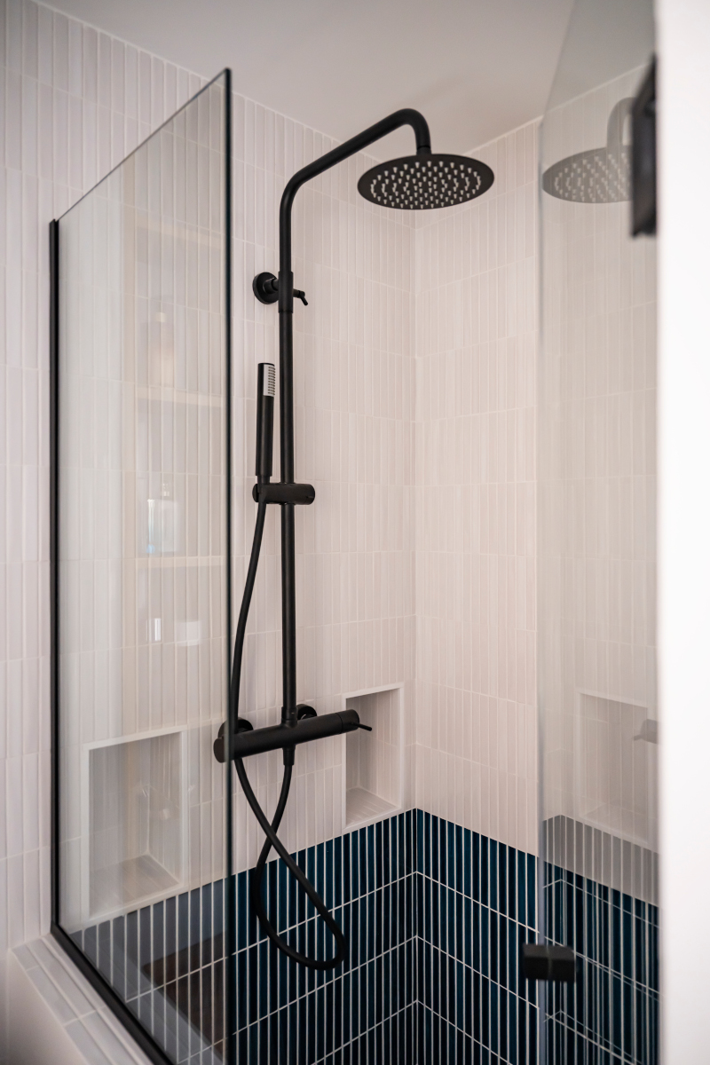 salle de bain appartement de 60m2 rénové à Paris Photo : ©Julien Pépy