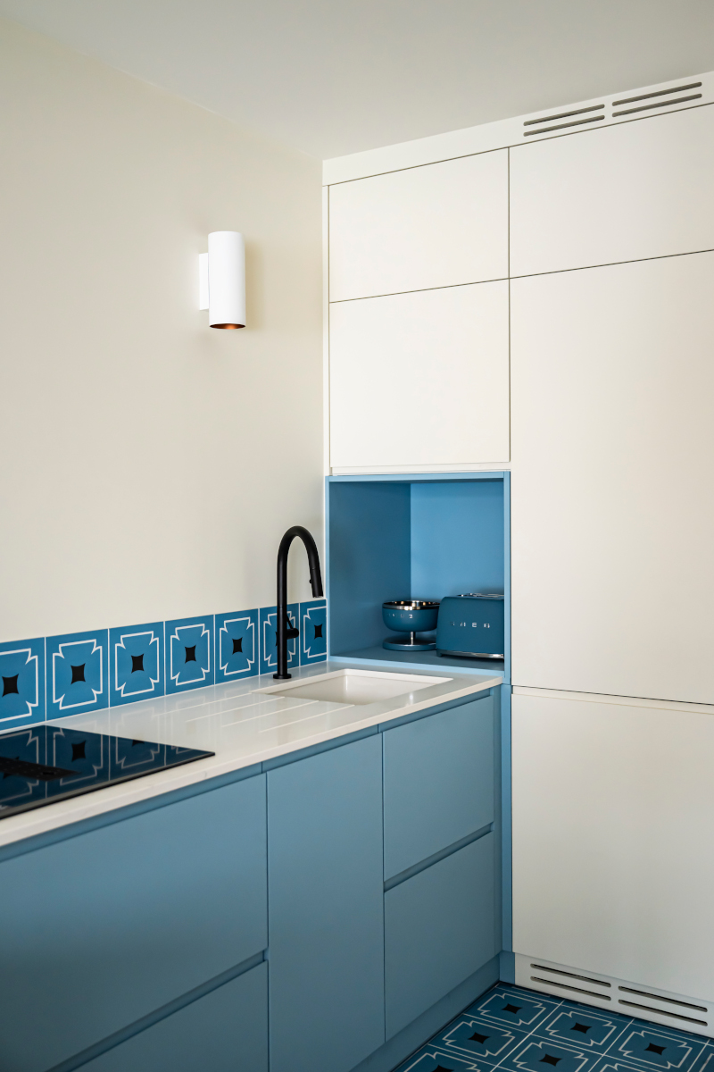 cuisine ouverte appartement de 60m2 rénové à Paris Photo : ©Julien Pépy