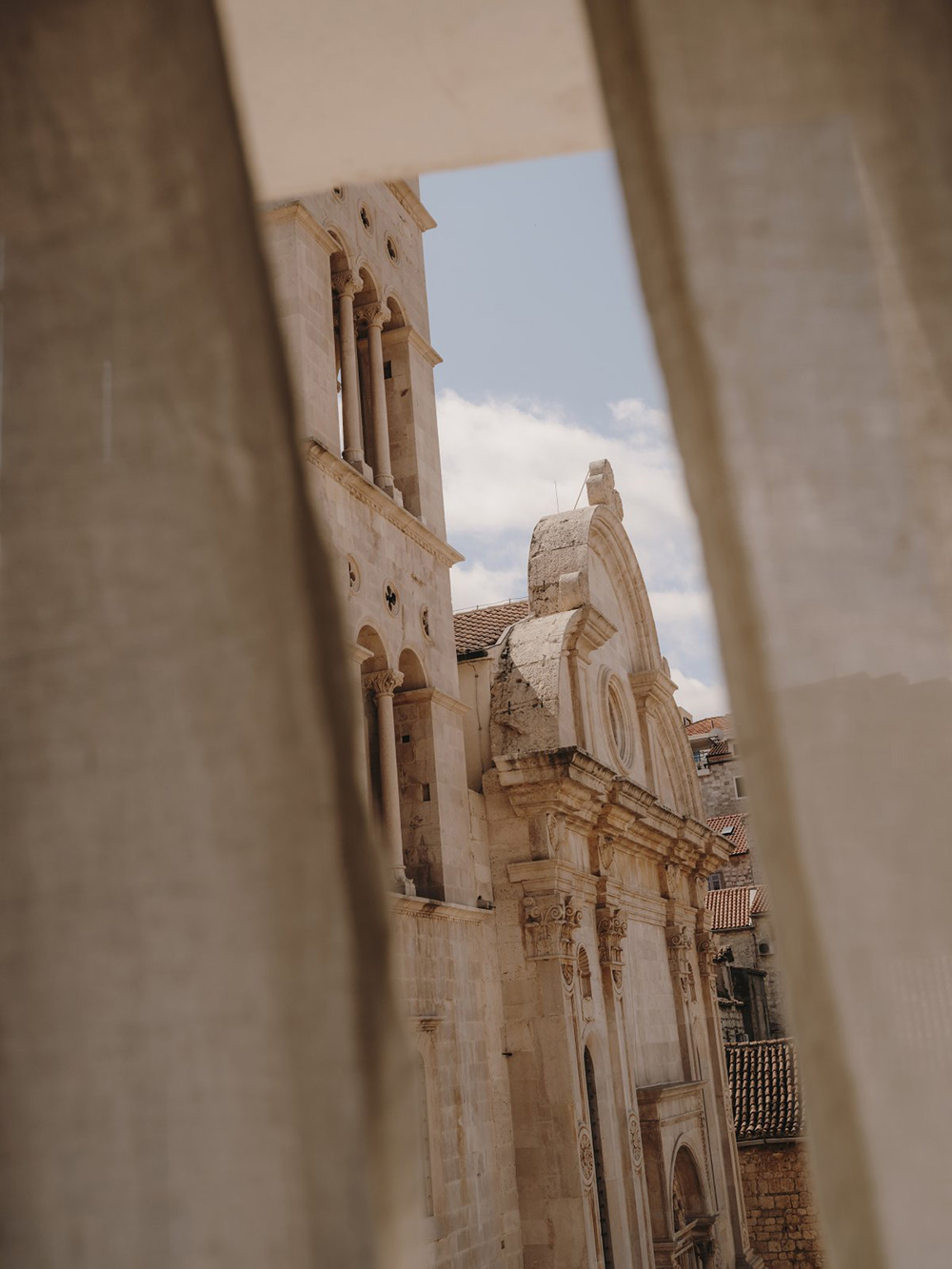 vue cathédrale Saint Etienne depuis palais du 19e siècle Palazzo Caterina Hvar Croatie
