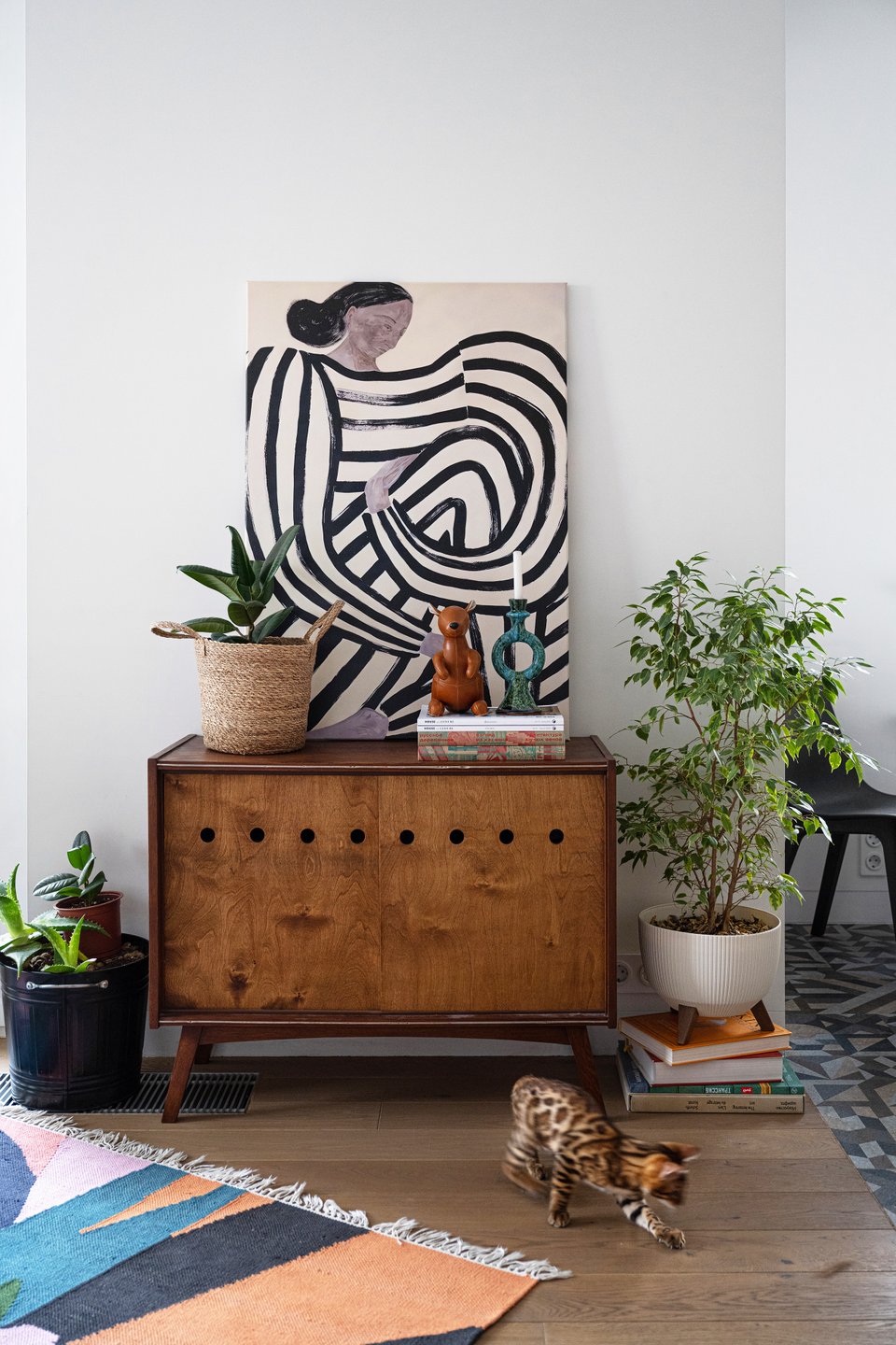 living room with coloured rug contemporary decor 50sqm apartment of a designer