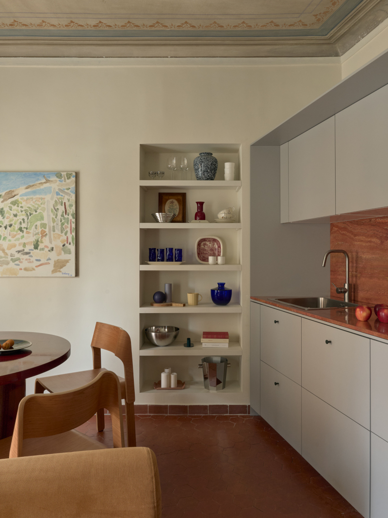 cuisine et salle à manger plafond avec fresque sol tomette ancienne appartement 45m2 vintage Nice cuisine et salle à manger plafond avec fresque sol tomette ancienne appartement 45m2 vintage Nice