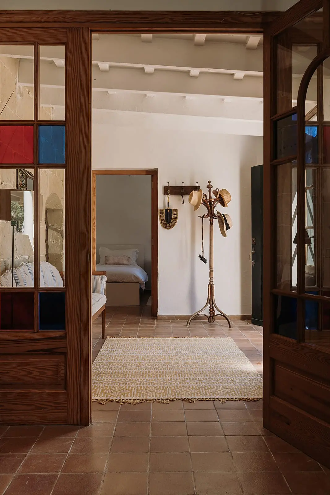 entrée avec verrière et poutres finca du 19e siècle rénovée maison Minorque entrée avec verrière et poutres finca du 19e siècle rénovée maison Minorque