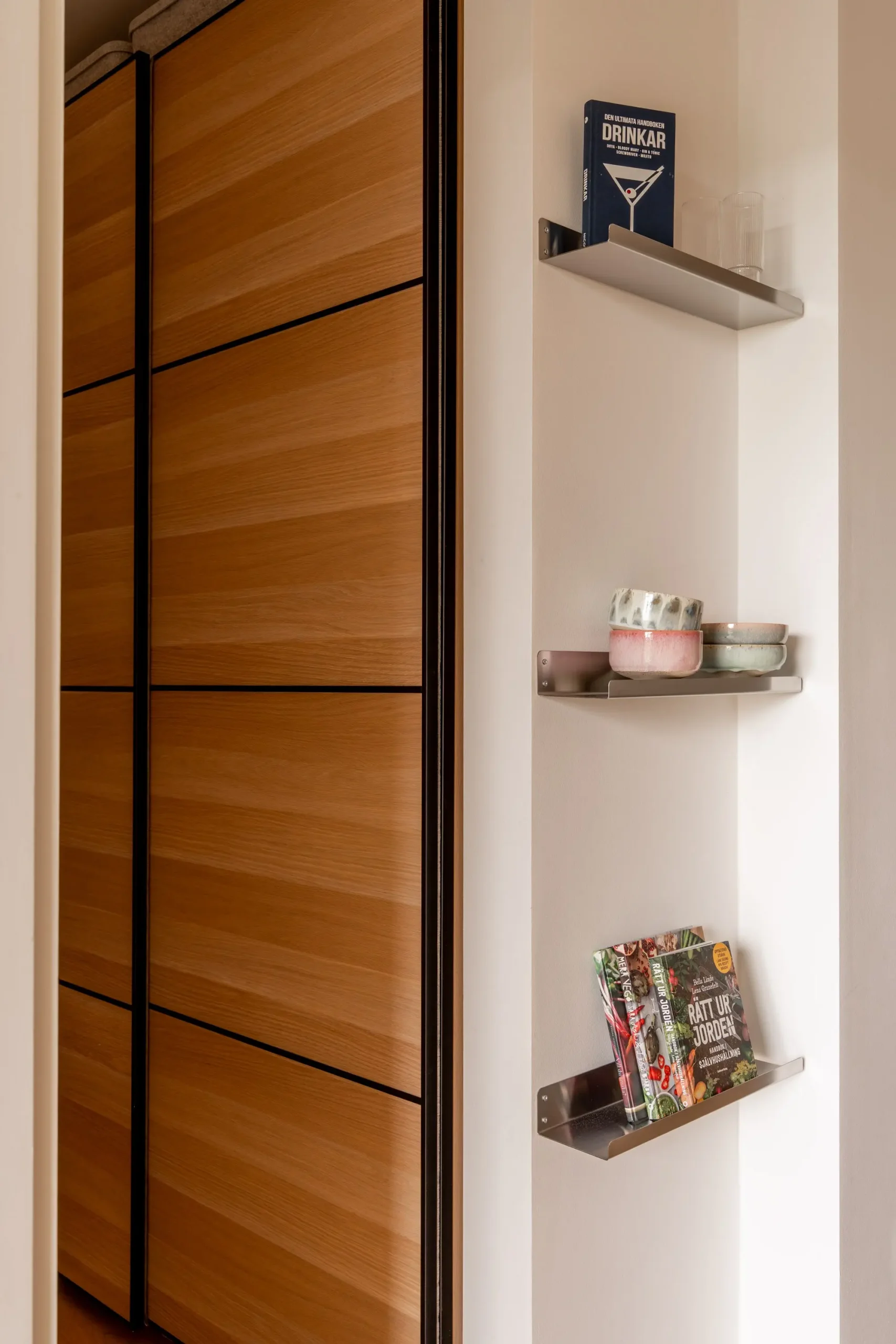 entrée avec placard appartement 68m2 décoration contemporaine