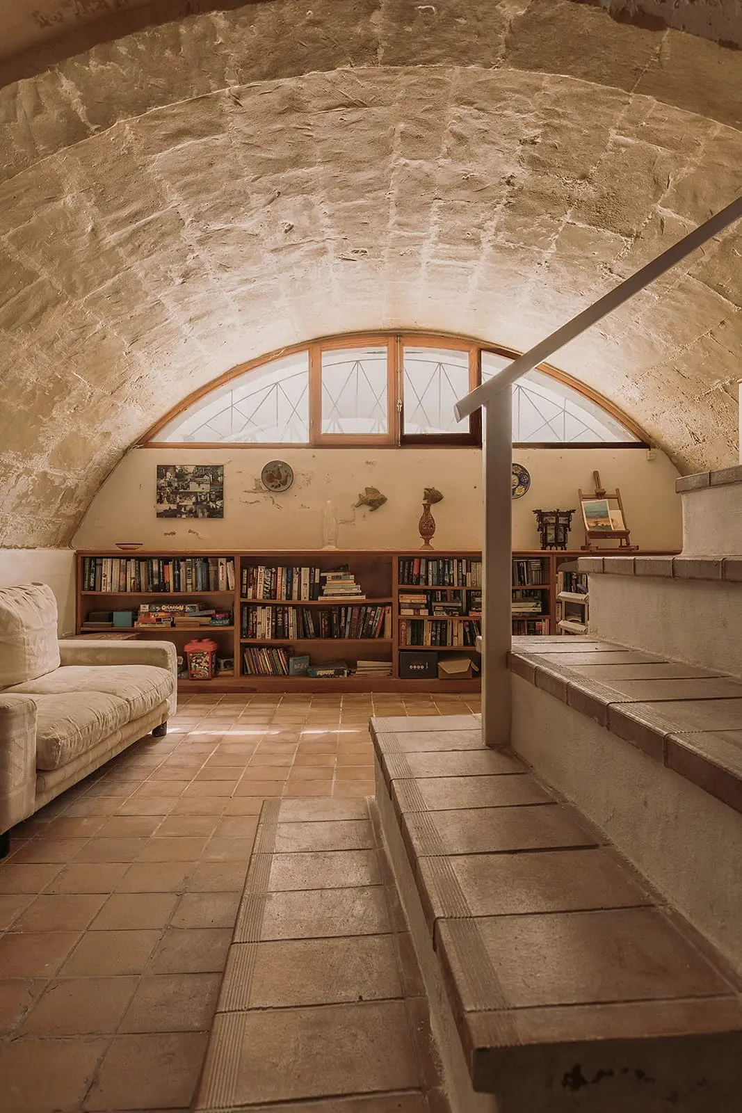 salon voûté en pierre finca du 19e siècle rénovée maison Minorque salon voûté en pierre finca du 19e siècle rénovée maison Minorque