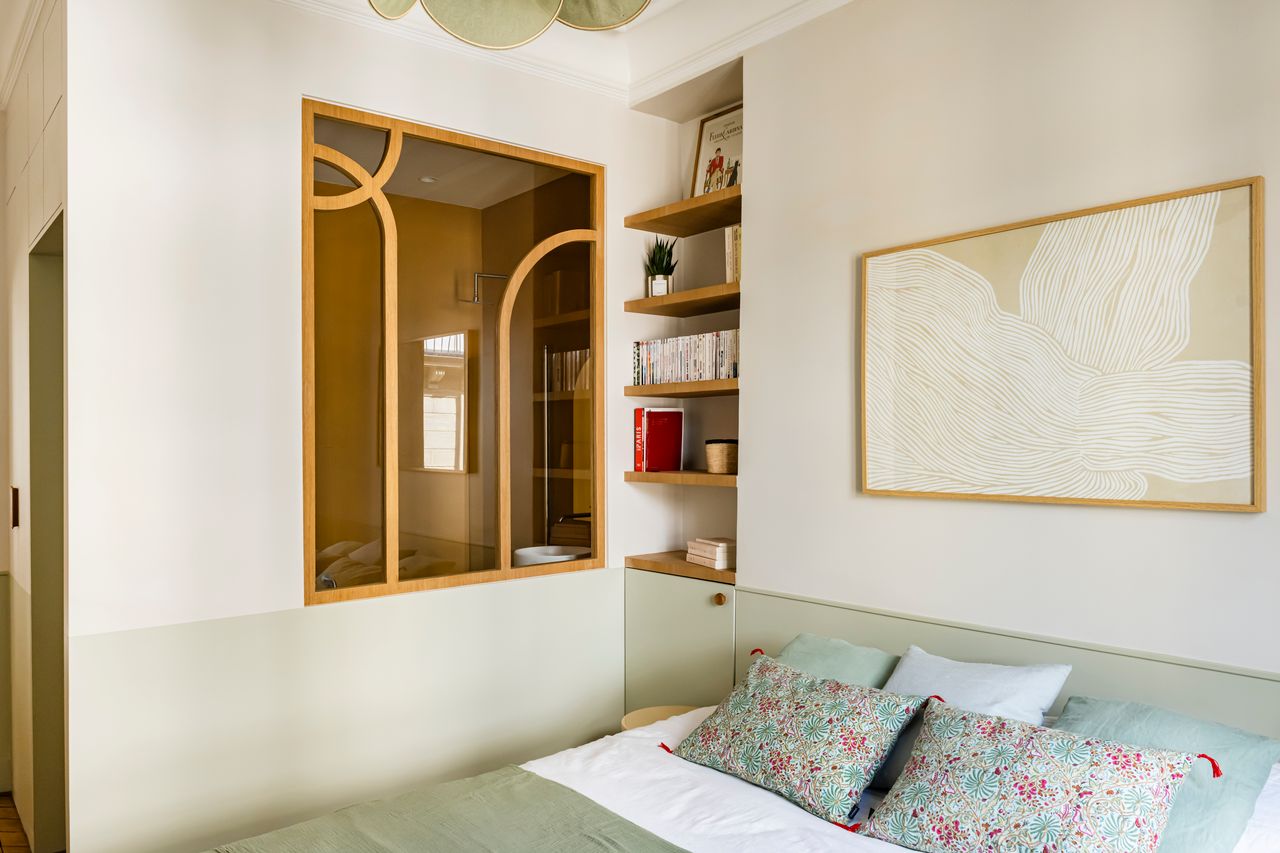 bedroom with glazed wooden partition Photo: ©Julien Pépy bedroom with glazed wooden partition Photo: ©Julien Pépy
