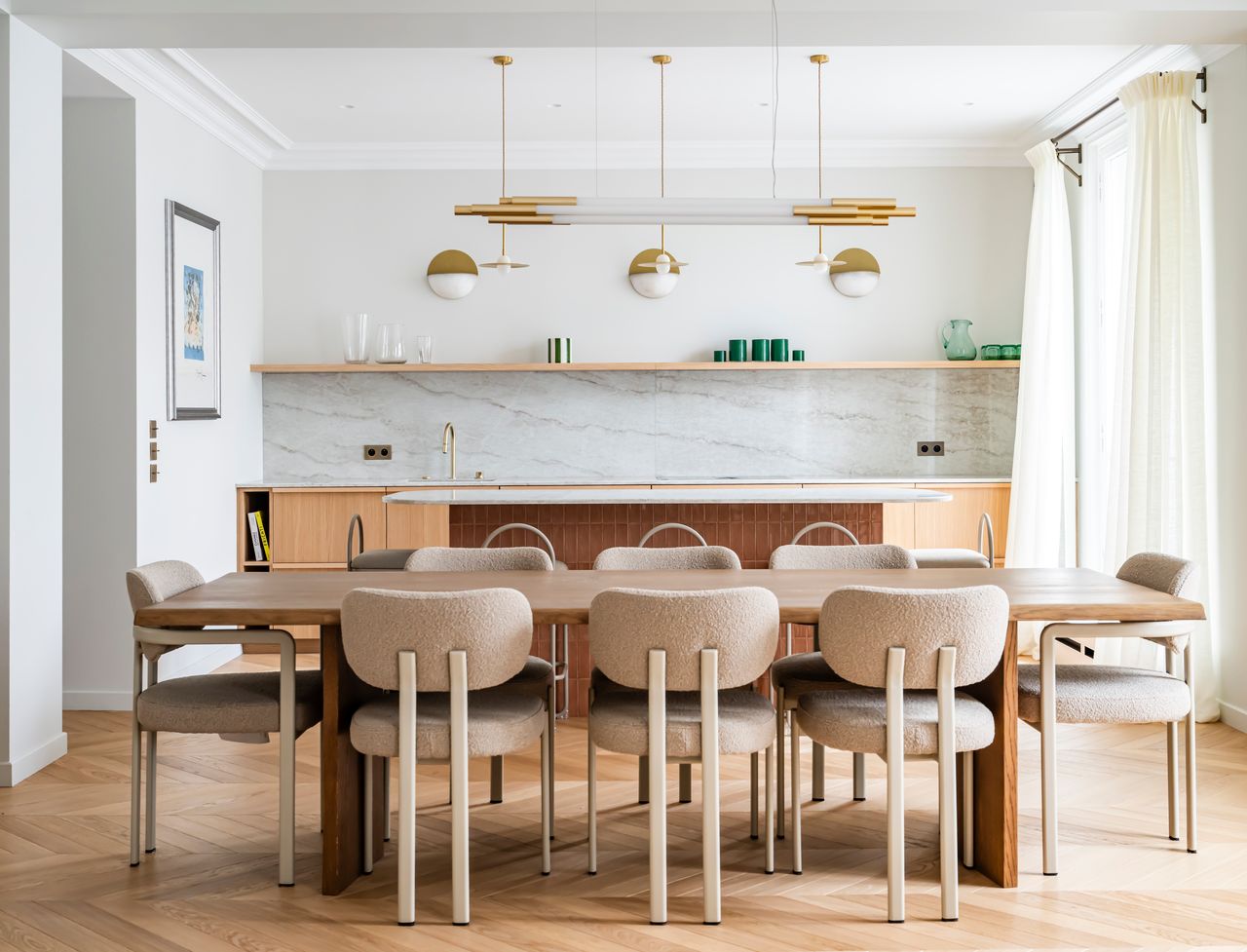 cuisine et salle à manger décoration contemporaine appartement Paris Photo : ©Julien Pépy