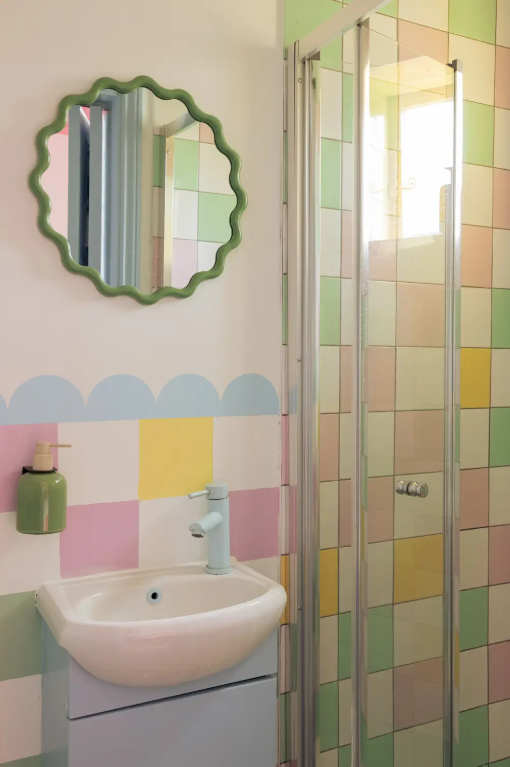 salle de bain décoration pastel maison victorienne à Londres salle de bain décoration pastel maison victorienne à Londres
