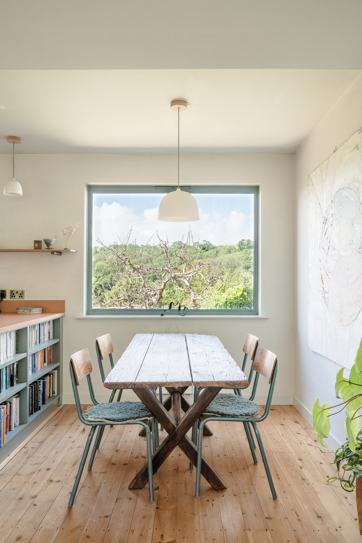 salle à manger contemporaine verte et terracotta clair maison familiale Bath Angleterre