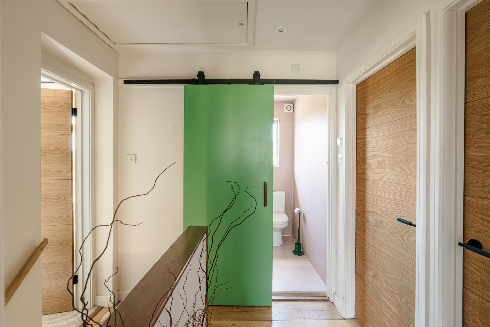 palier étage porte verte coulissante