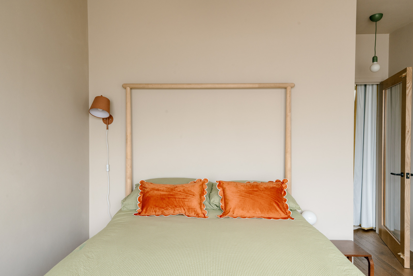 chambre décoration contemporaine verte et terracotta maison familiale Bath Angleterre