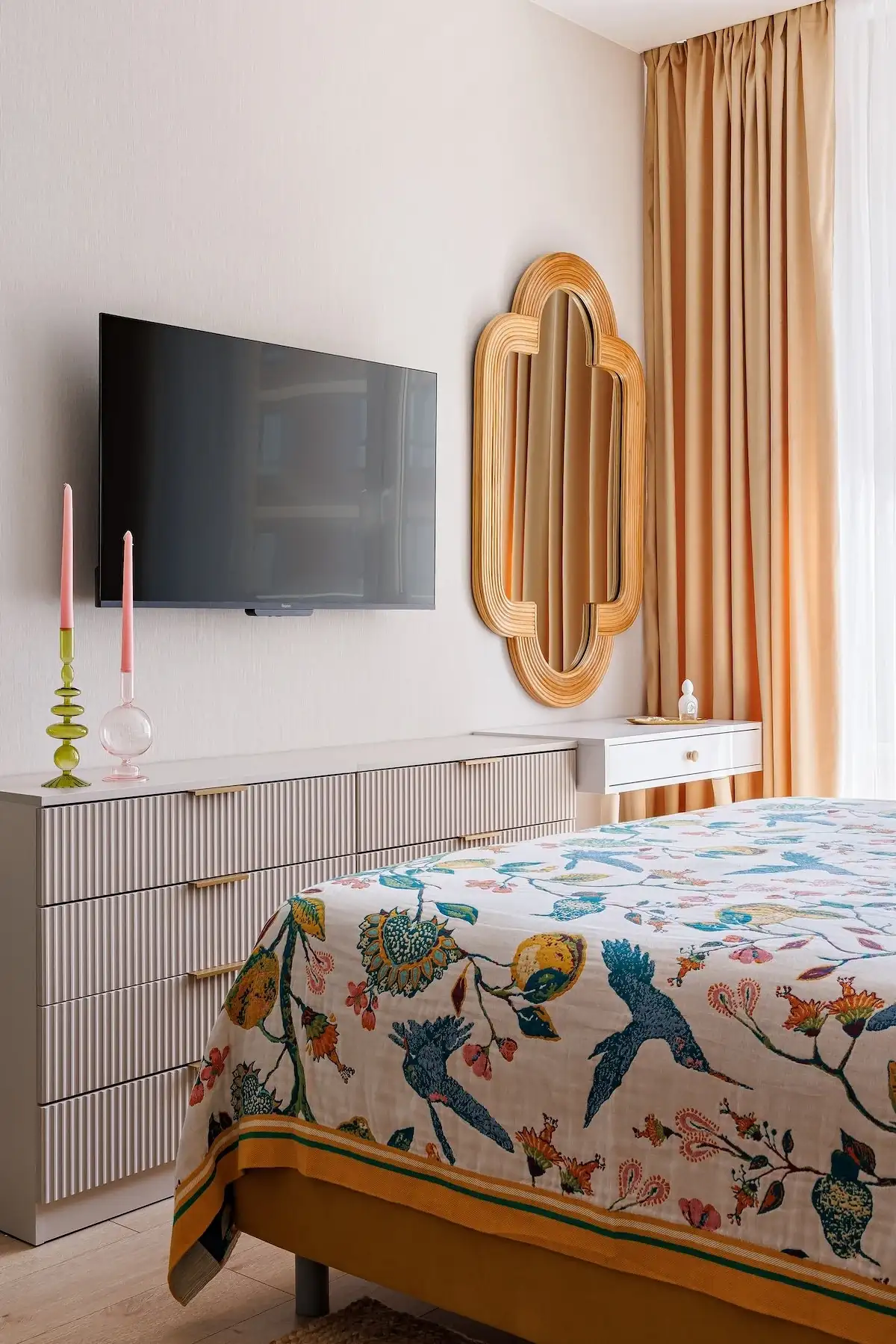 coloured bedroom with TV coloured bedroom with TV