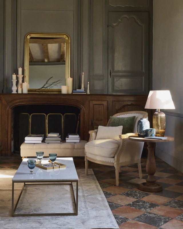 salon avec cheminée style classique chic catalogue Maisons du Monde 2026 automne hiver salon avec cheminée style classique chic catalogue Maisons du Monde 2026 automne hiver