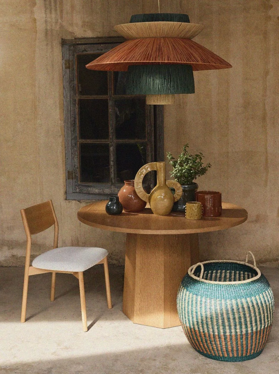 salle à manger avec table ronde bois catalogue Maisons du Monde 2026 automne hiver salle à manger avec table ronde bois catalogue Maisons du Monde 2026 automne hiver