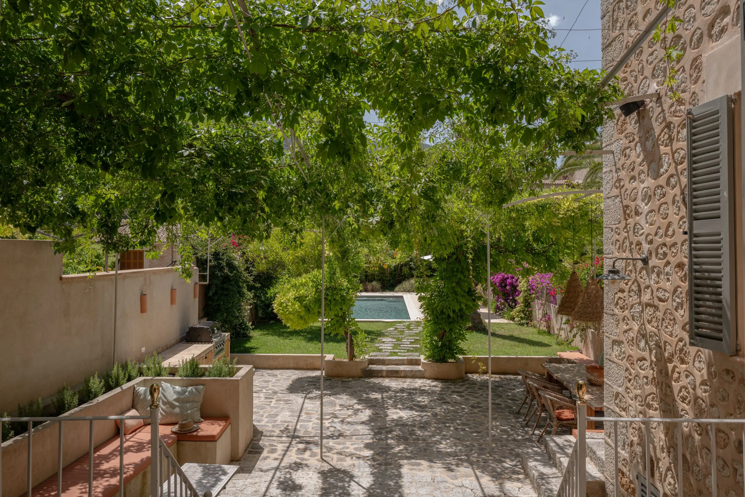 town garden with pool house Sa Casona by Berrow town garden with pool house Sa Casona by Berrow