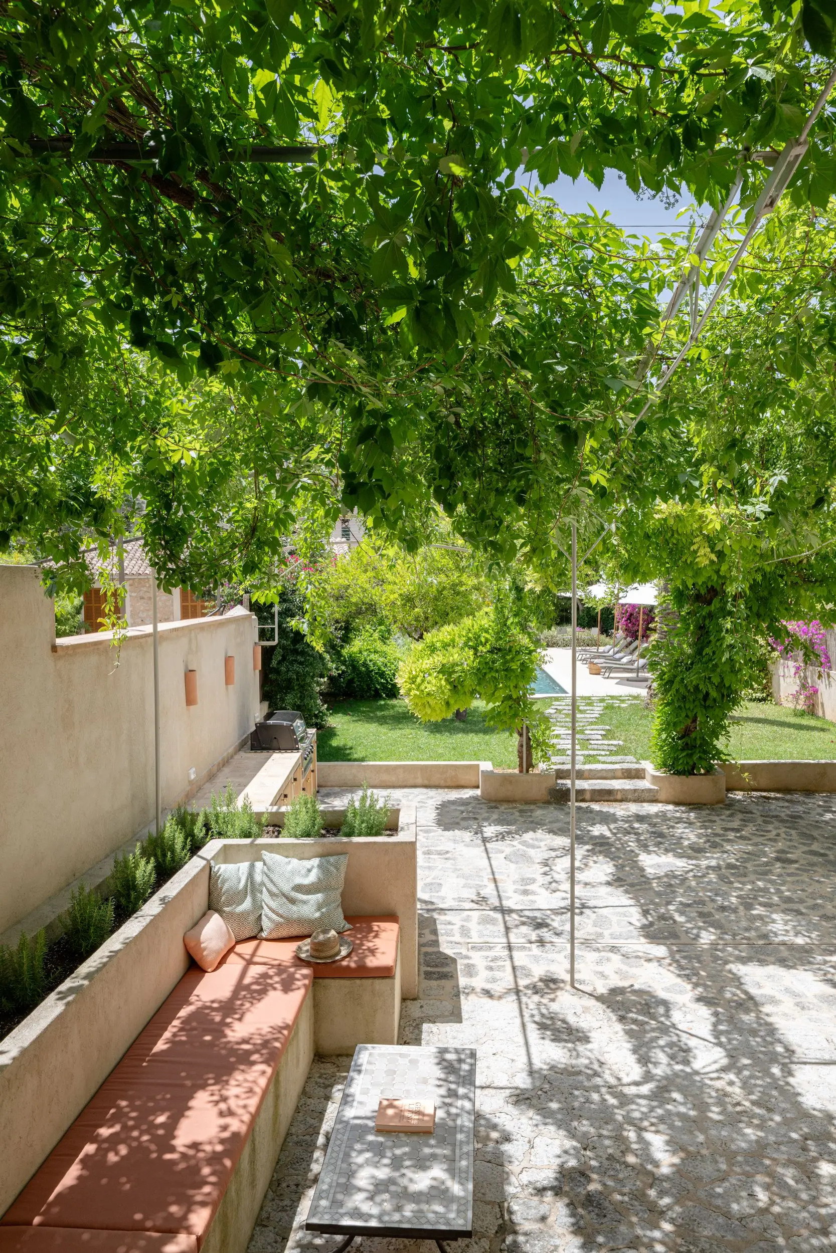 town garden with pool house Sa Casona by Berrow town garden with pool house Sa Casona by Berrow