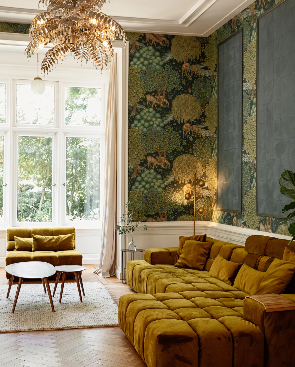 maison ancienne Pays Bas salon avec papier-peint vert canapé jaune décoration contemporaine