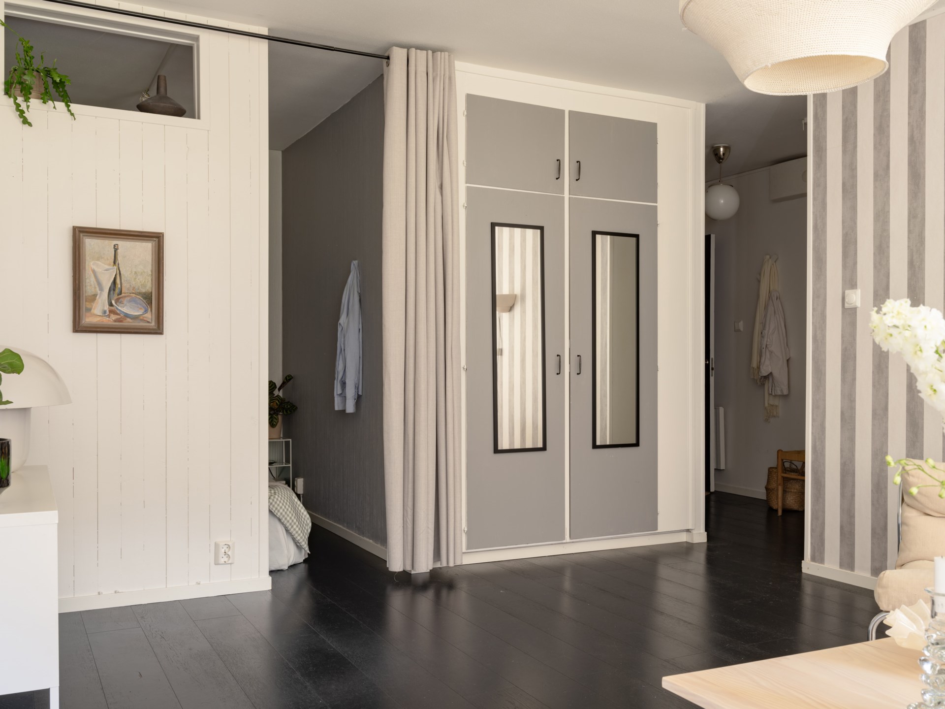 living room Scandinavian decor 44sqm studio with alcove for bed