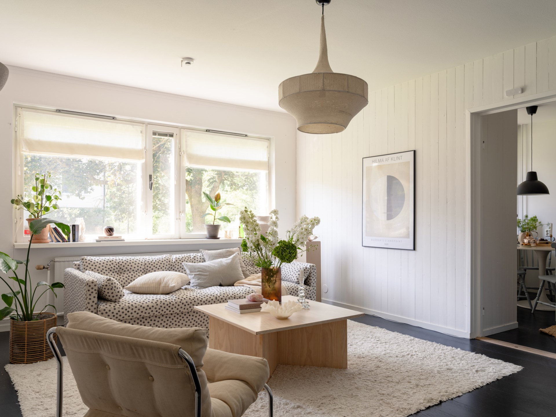 living room Scandinavian decor 44sqm studio with alcove for bed