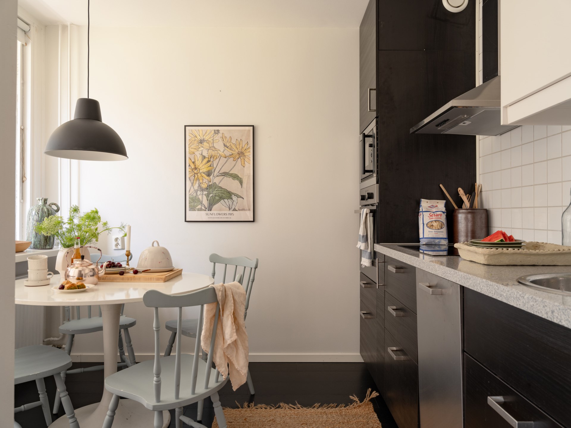 black modern kitchen