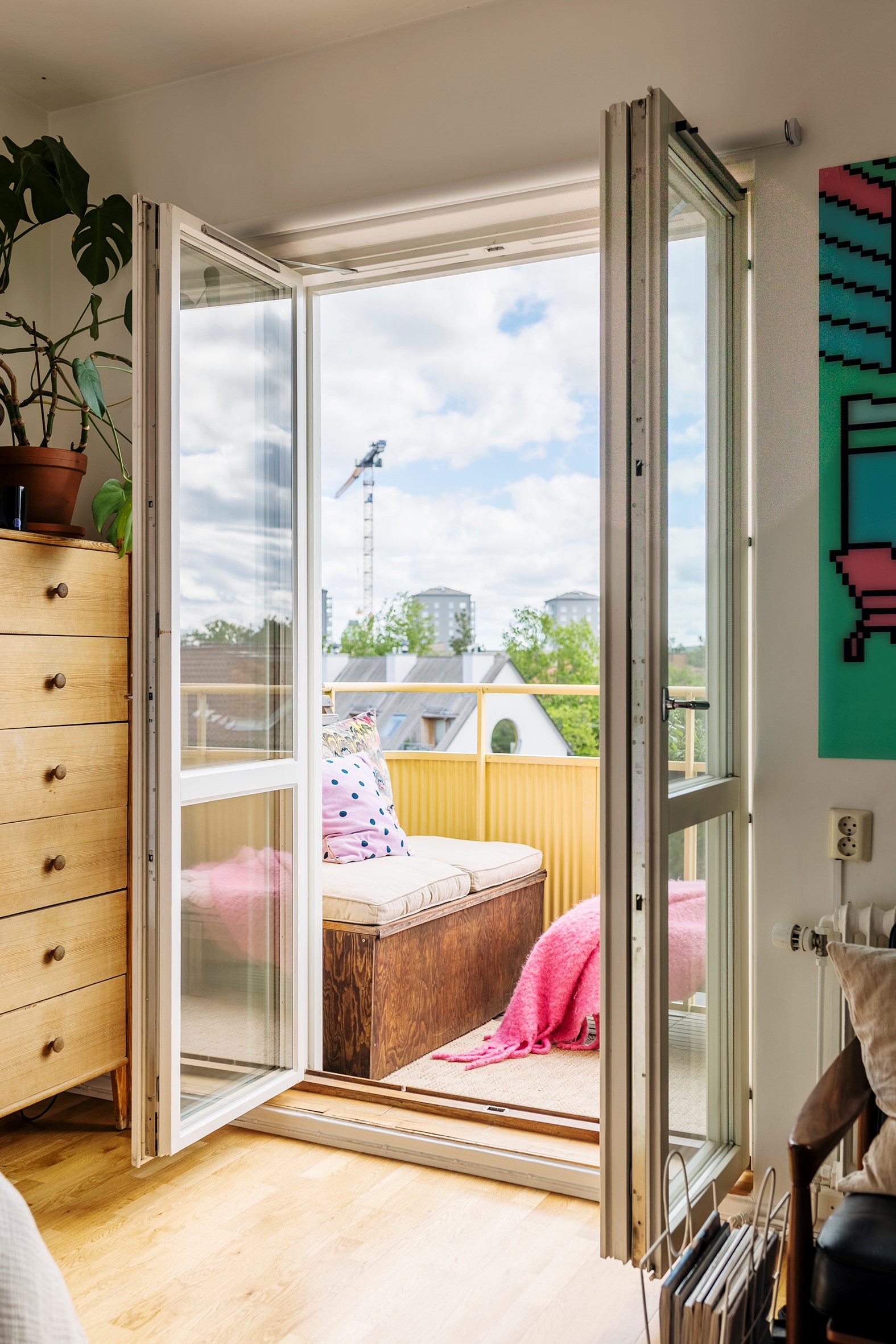 living room with balcony 35sqm studio Scandinavian vintage decor