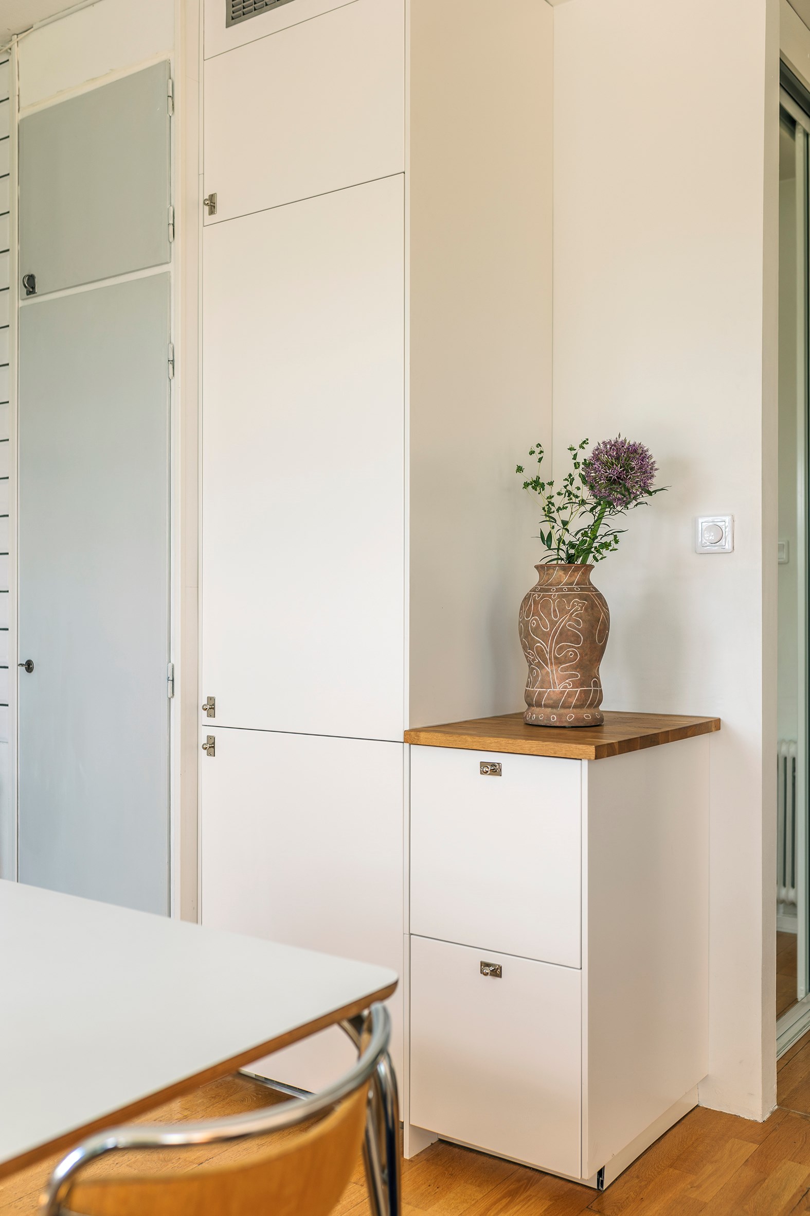 open kitchen and dining room 35sqm studio Scandinavian vintage decor